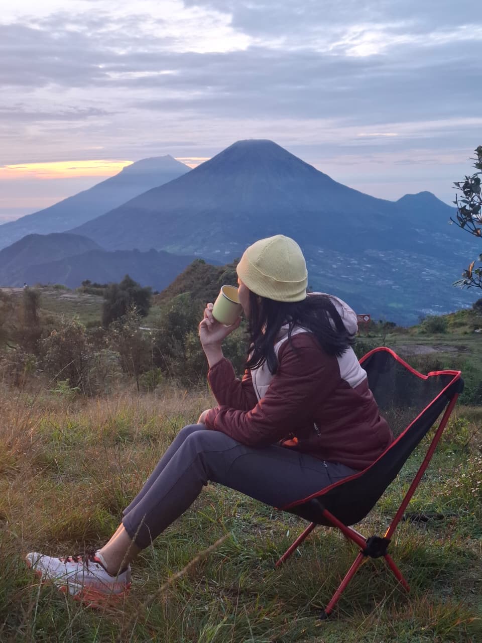 Gunung Prau Dieng: Panduan Pendakian, Jalur Terbaik, dan Sunrise Tercantik di Jawa